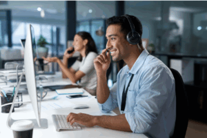 tech support||man typing on laptop