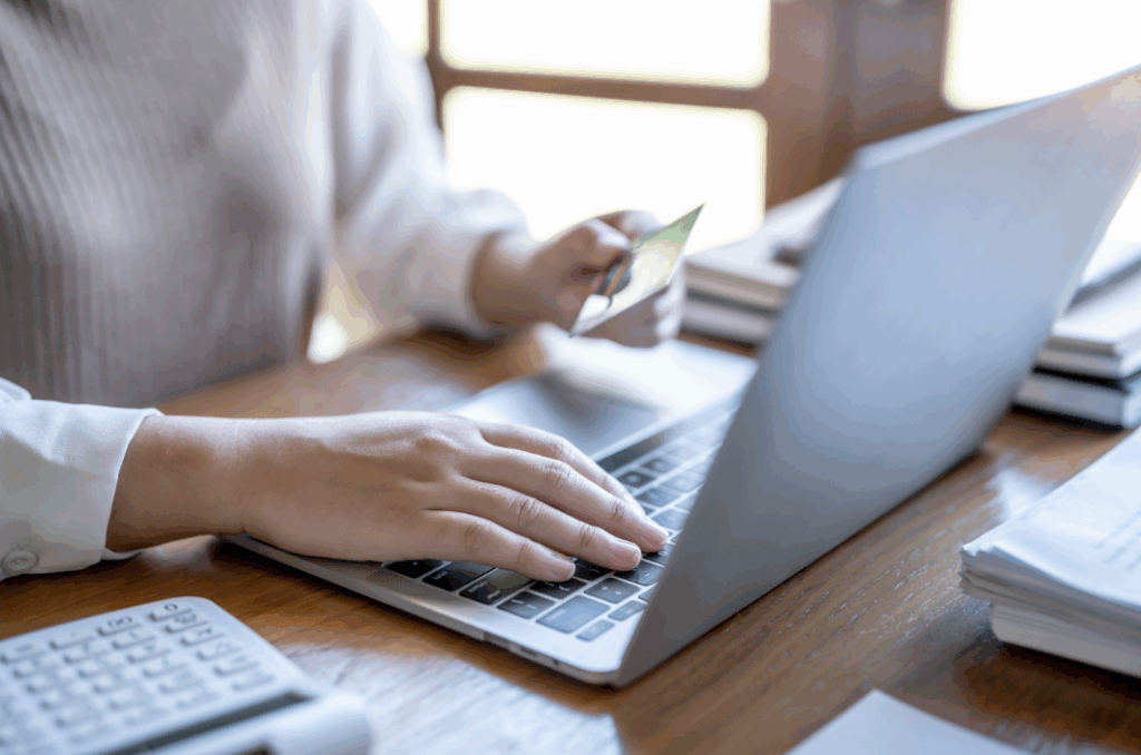 women shopping online 